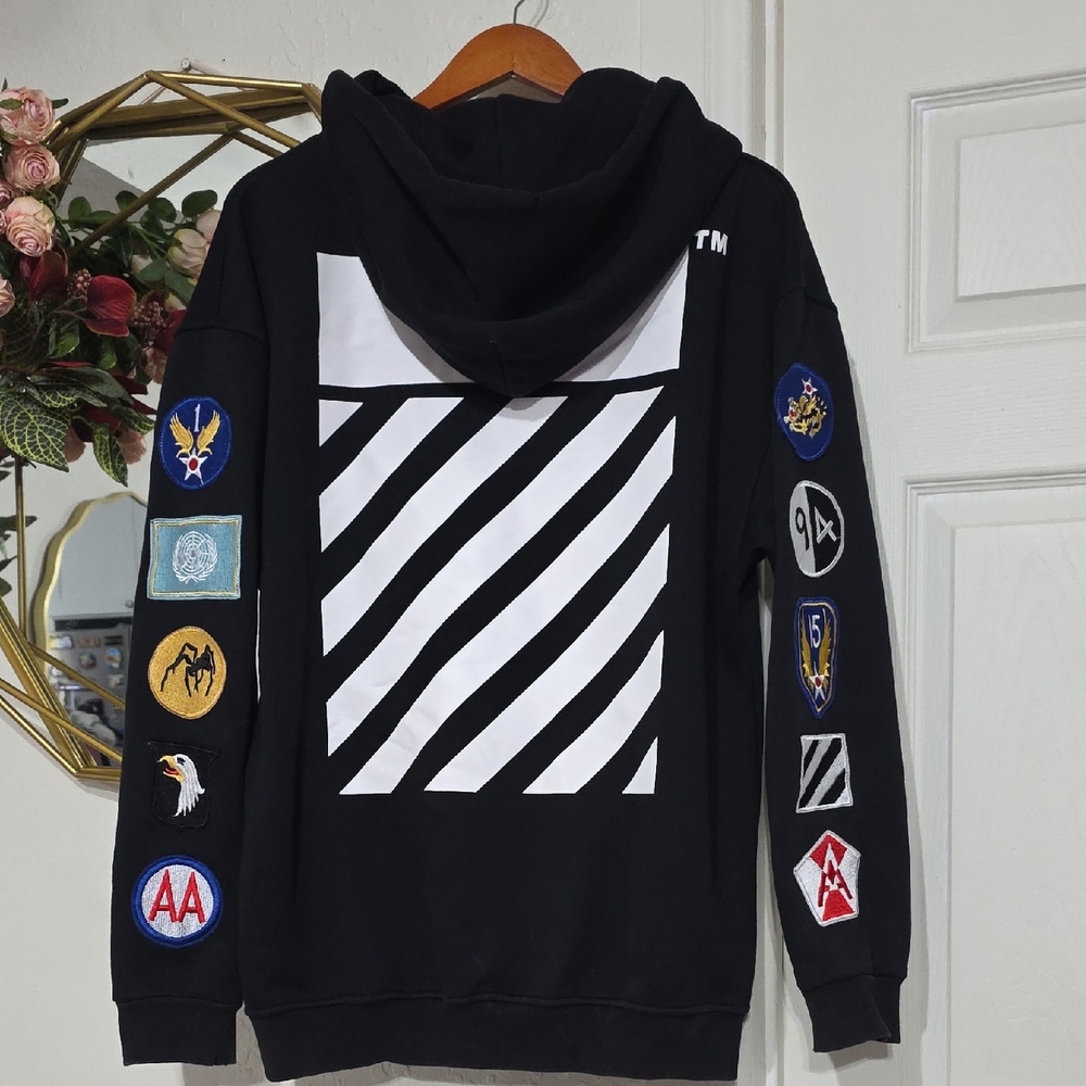 OFF-WHITE HOODIE SIZE L Decorative embroidered patches down both sleeves. - Picture 5 of 16